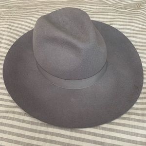 Boutique grey flat brim hat